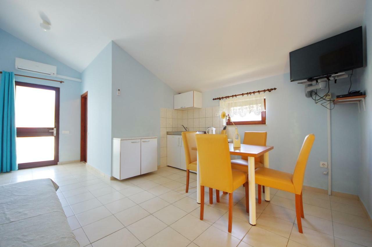 Apartments Eduard Vrsi Zewnętrze zdjęcie